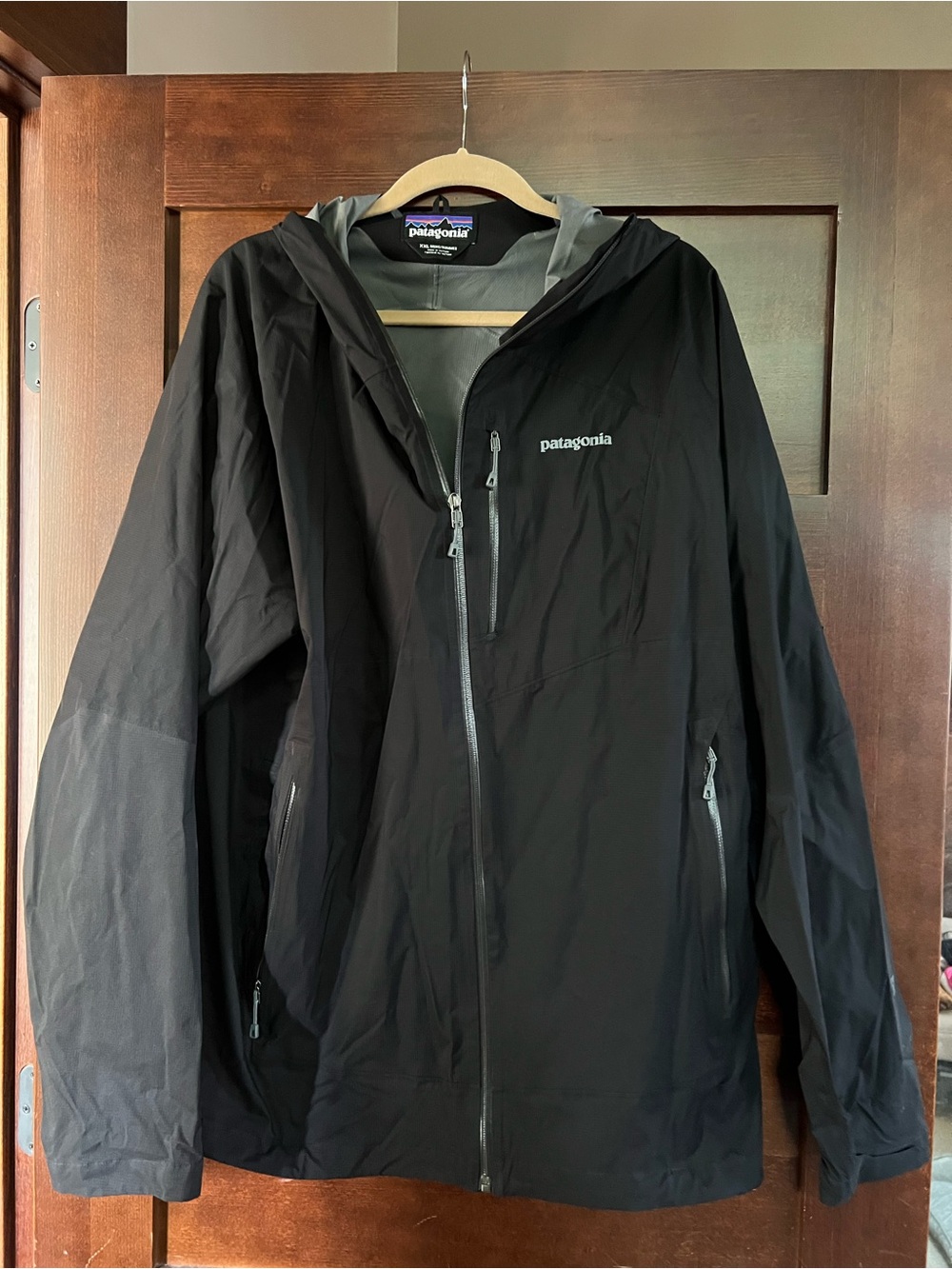 Patagonia Men's XXL Black Hooded Shell Jacket